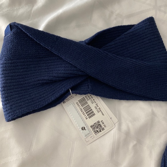 NWT Lululemon Twist Knit Ear Warmer (OS) And Mittens (M/L) Navy Blue MSRP $ 92 - Picture 3 of 6